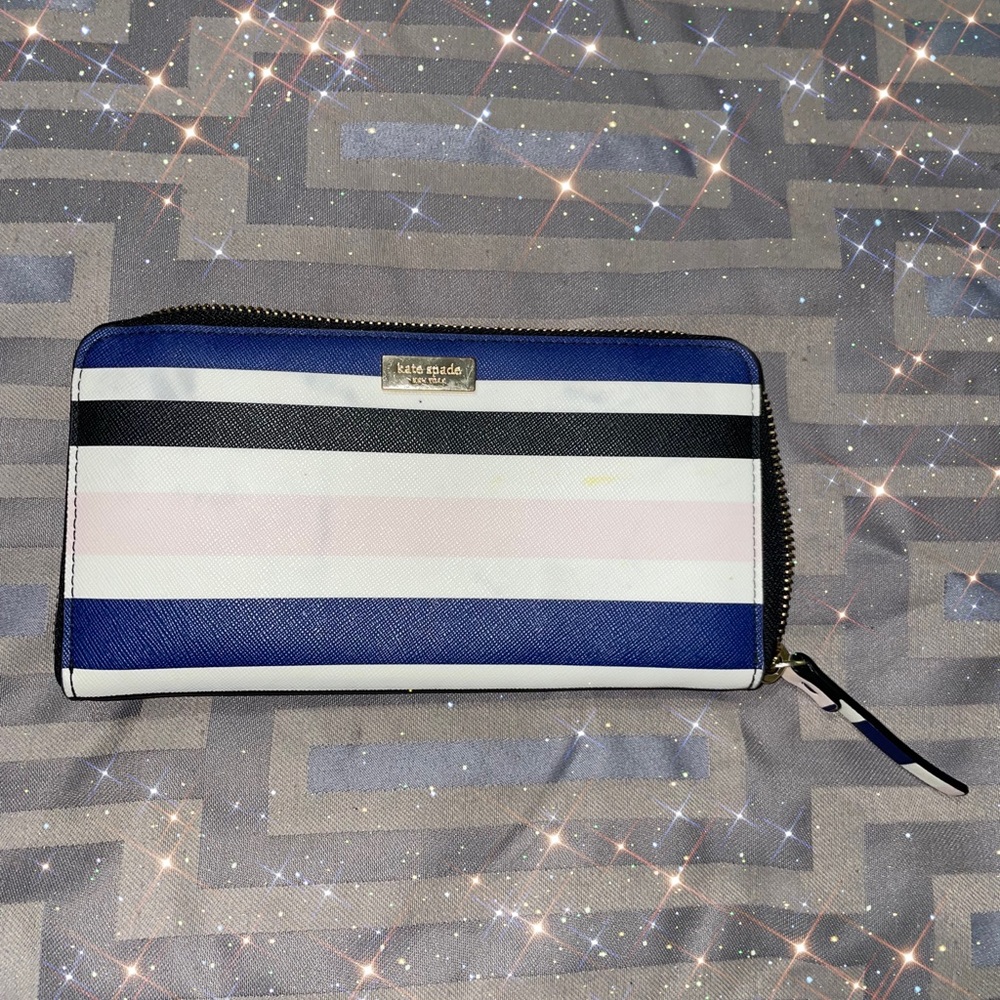Kate Spade New York Laurel Way Printed Alvy Wristlet Wallet Blue White
